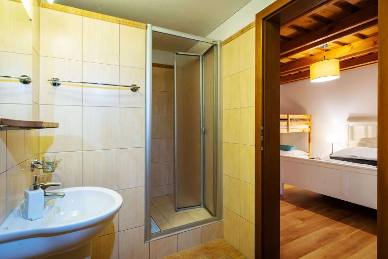 Izba Apartmanica Tále 8B, Chopok / Tále / Mýto pod Ďumbierom v CTS - CONSULTING TRADE SERVICE s.r.o. – Kúpelňa